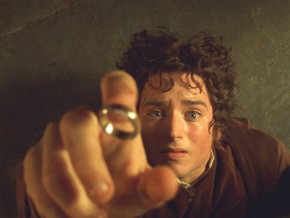 lotr-fellowship-ring-frodo-elijah-wood